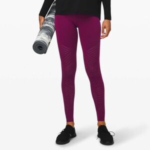 Lululemon Reveal Tight *Mesh Stripes
Marvel Size 8